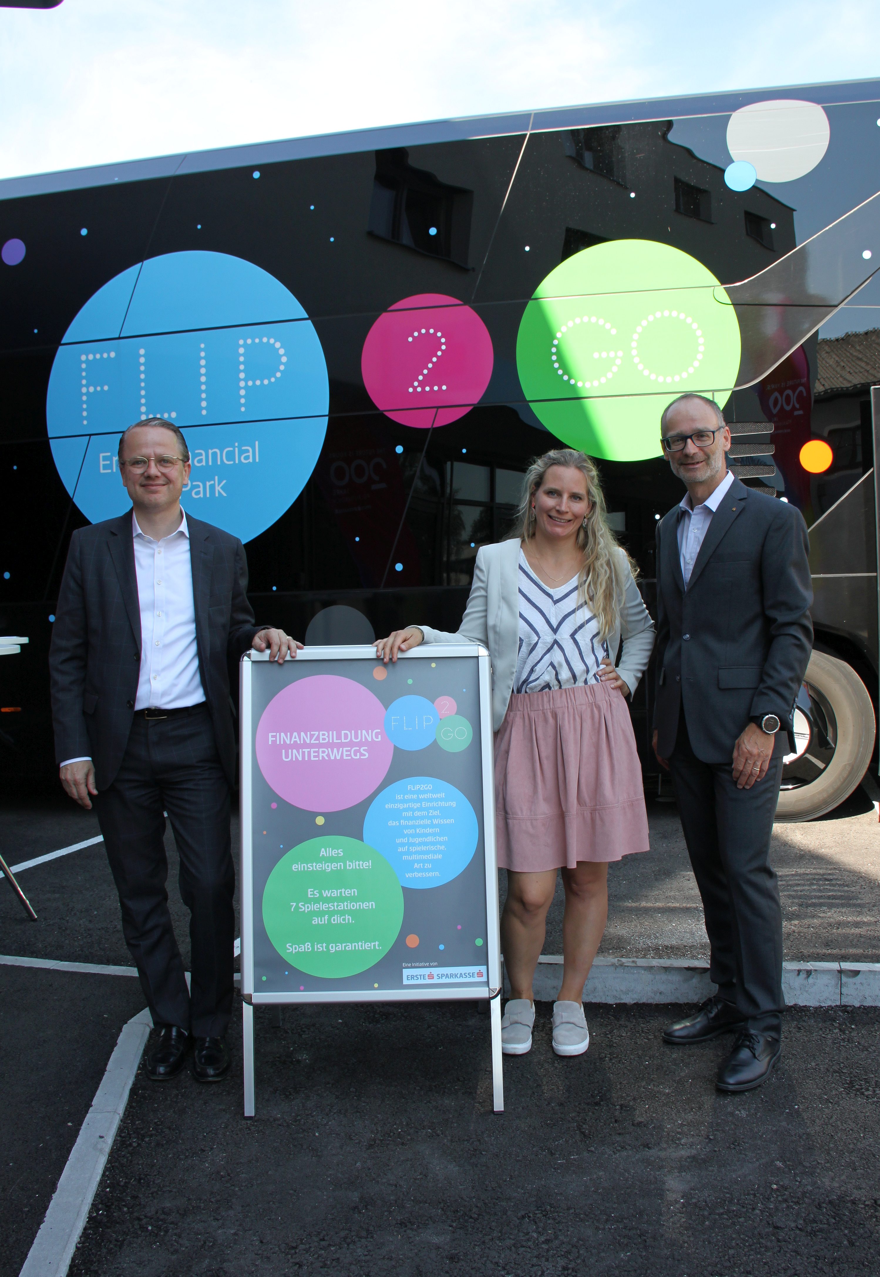 Finanzbildung Auf Radern Flip2go Bus Tourt Durch Salzburg Salzburger Sparkasse